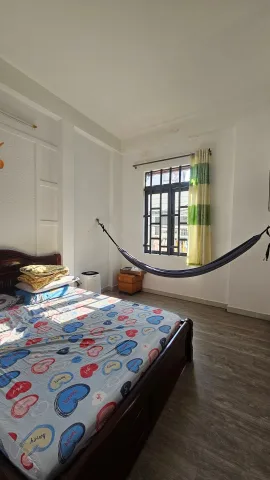 •Đường Nhựa kinh doanh : 12m Thông tứ tung. ,•Diện tích : Ngang 4 dài 24.một trệt Ba Lầu Sân Thượng
