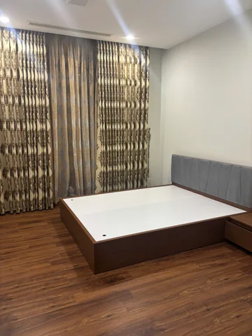 Cho thuê căn hộ R1 Royal City, DT 150m², 3PN, 2VS