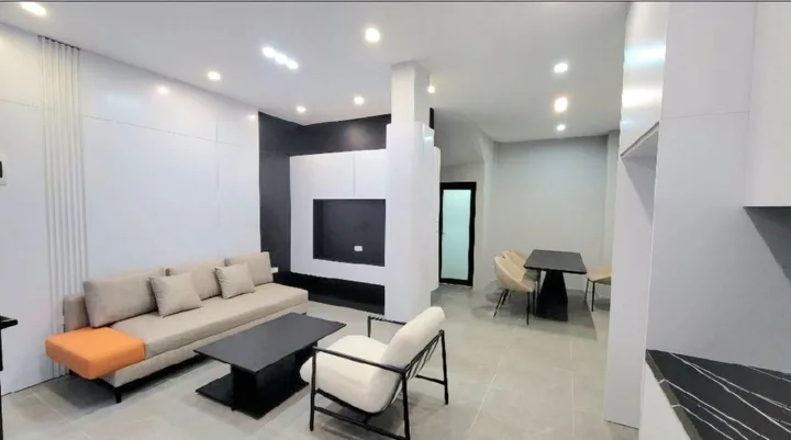 Giảm chào - Bán 🏡 Gần Nguyễn Thị Định - Nguyễn thị Thập.... vị trí cực hiếm, vài bước chân ra phố, gần các trường Đại học lớn như Ngoại Thương, Luật Hà Nội, Lao Động - Xã Hội và khu Trung Hòa Nhân Chính. 42M2 - 5 Tầng - nhà mới. Tặng nửa tạ đá Thạch anh.