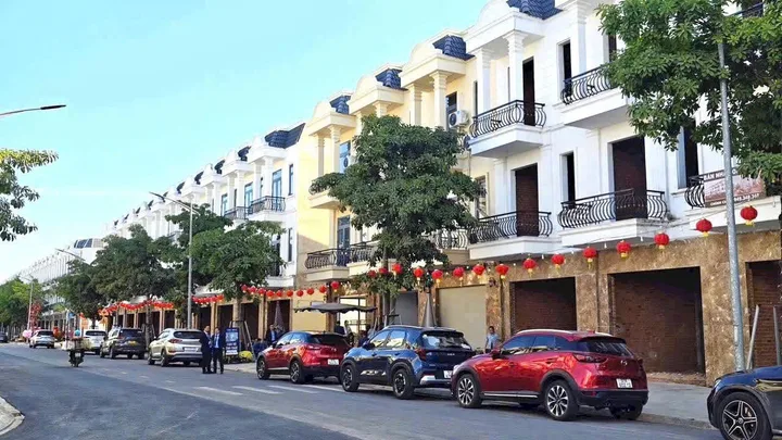 Chỉ cần 175 Triệu sở hữu ngay Nhà phố 3 tầng Bcons City Life Tân Uyên - Ân hạn gốc đến 2028!