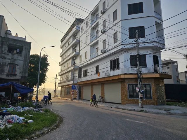 Bán đất khắc niệm 2 dãy L1 nhìn vườn hoa. Làn 2 đường quốc lộ 38. Diện tích 100m mặt tiền 5m hướng tây nam. Phường hạp lĩnh tỉnh bắc ninh