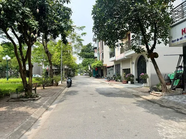 Bán đất TĐC Giang Biên 64,3m2 hướng Đông Nam, view vườn hoa thoáng trọn đời, giá tốt