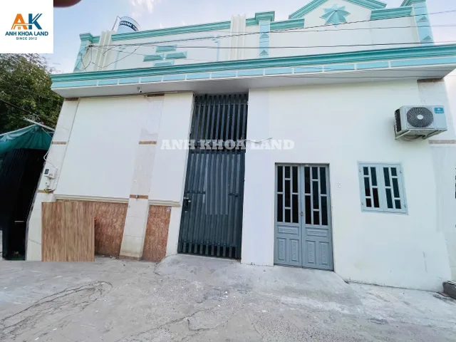 Bán nhà 200m² full thổ cư ngang 10m giá 18.5 tỷ tại Phường Phước Long