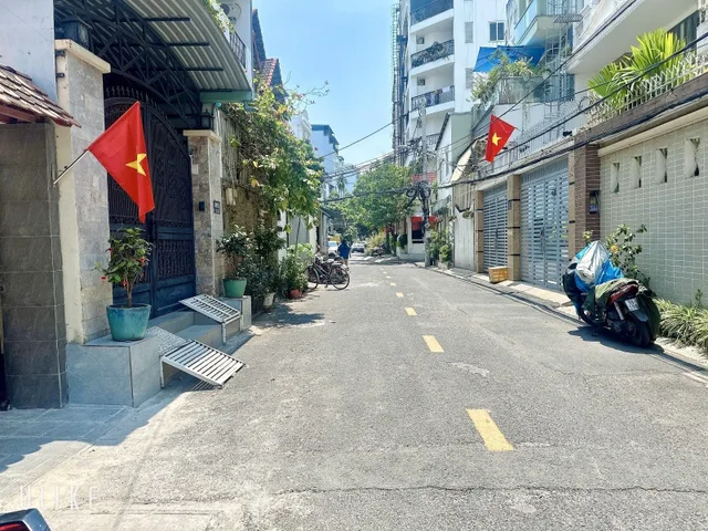 BÁN NHÀ ĐƯỜNG NGUYỄN BÁ HUÂN, THẢO ĐIỀN, QUẬN 2 - 204M2 - 4 TẦNG KẾT CẤU HOÀNH TRÁNG NGANG 7.45M THẢO ĐIỀN - GIÁ 37 TỶ