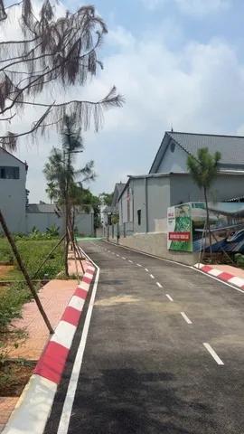 Đón sóng 2 trường ĐH CMC và GTVT,Nhỉnh 2 tỷ em bán 100m Lô Góc Phú Cát,đường thông 2 ô tô