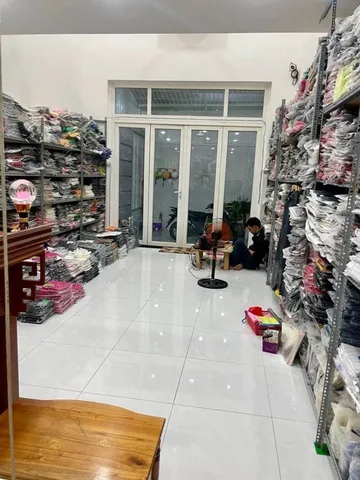 - Vị trí đắc địa ngay chợ và sát Trường Đại học Công Nghệ Thực Phẩm.,