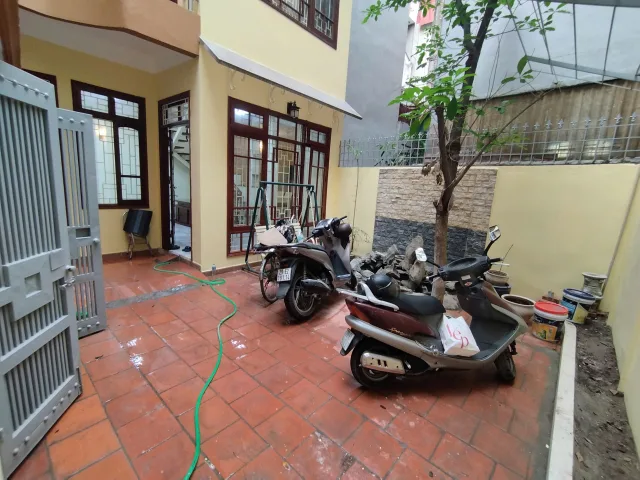 Cho thuê nhà ngõ 91 Ô Đồng Lầm, Đống Đa 65M x 3T (4 ngủ) giá 15 triệu