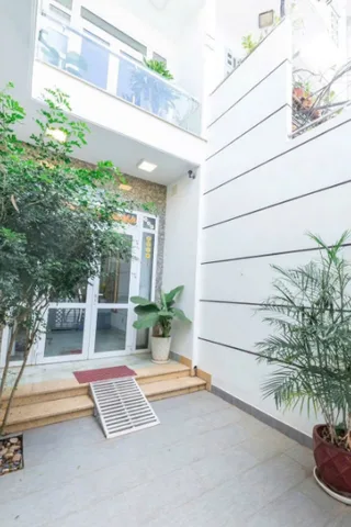 🔥 TÒA NHÀ NGUYÊN CĂN 3 TẦNG TRUNG TÂM PHỐ ĐỒ CHIỂU – NGANG 6.3M – ĐẦY ĐỦ NỘI THẤT – ĐẬU Ô TÔ 7 CHỖ TRONG NHÀ GIÁ 22 TRIỆU! 🔥