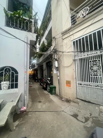 Dòng tiền 100tr/năm; nhà 2 tầng ngay Nhà Thi Đấu Đa Năng; cách HXH 50m; 67m2 ngang 6m; ko quy hoạch