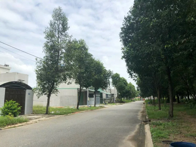 Bán Đất 100m² thổ cư 100m² giá 2.45 tỷ tại Phường Phú Tân Thành phố Thủ Dầu Một Bình Dương