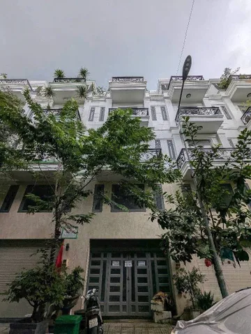 CHỦ THỞ OXY GIẢM CÒN 4.8 TỶ - ĐƯỜNG NHỰA 10M CÓ VỈA HÈ – Ô TÔ ĐỖ CỬA NGÀY ĐÊM – NHÀ 5 TẦNG KHU ĐỒNG BỘ Q12 sát GV