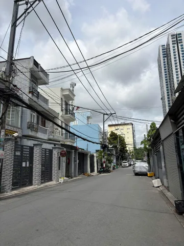 Nhà cũ tiện xây mới, diện tích 81m² công nhận, hẻm 10m ô tô đến nhà