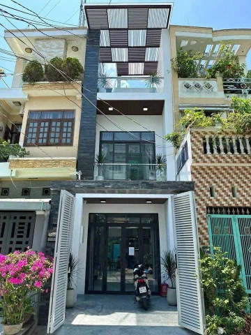 BÁN NHÀ 1 TRỆT 2 LẦU NGAY TRUNG TÂM BIÊN HÒA CÁCH SIÊU THỊ VINCOM 400m - CÁCH ĐƯỜNG PHẠM VĂN THUẬN ( 300m )