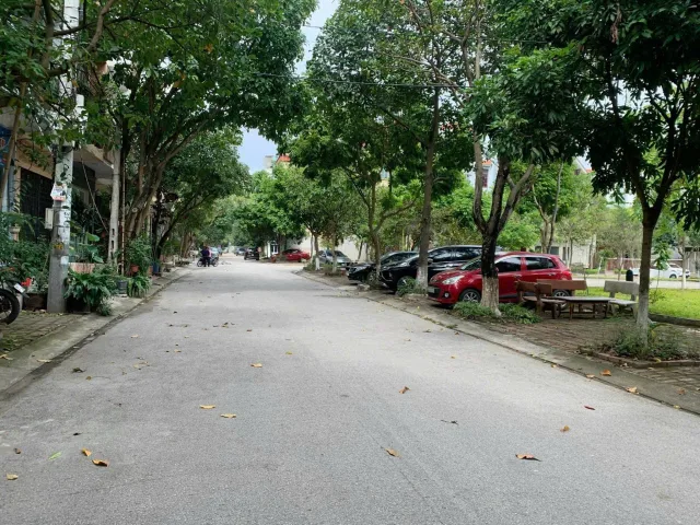 Bán đất nhìn vườn hoa khu 3 đại phúc. Diện tích 73.3m mặt tiền 5m hướng đông bắc. Phường võ cường tỉnh bắc ninh