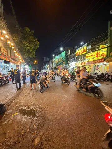 BÁN NHÀ MẶT TIỀN QUẬN 8 - TRỤC ĐƯỜNG ÂU DƯƠNG LÂN KINH DOANH SẦM UẤT - ĐẤT VUÔNG ĐẸP - KHU DÂN CƯ HIỆN HỮU - 24,7 TỶ
Bán Nhà riêng 65m² thổ cư 65m² giá 24.7 tỷ tại Phường 03 Quận 8 TP. Hồ Chí Minh