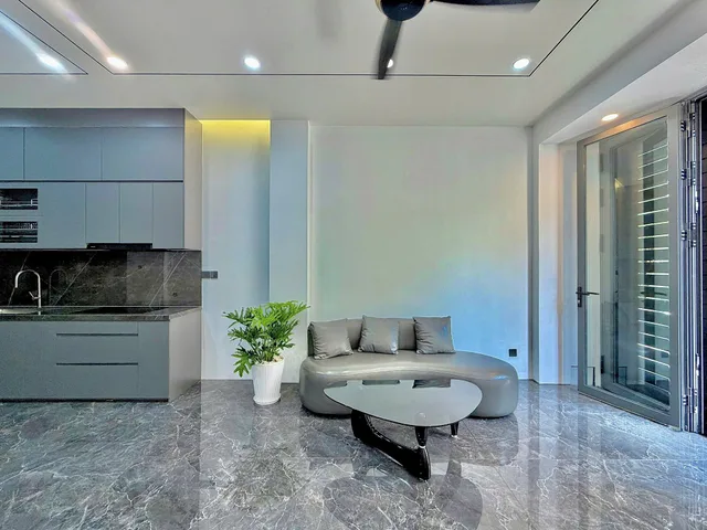 Nhà 5 tầng hơn 50m2 - phong cách đan xen cổ điển - hiện đại - hẻm oto Nguyễn Văn Đậu