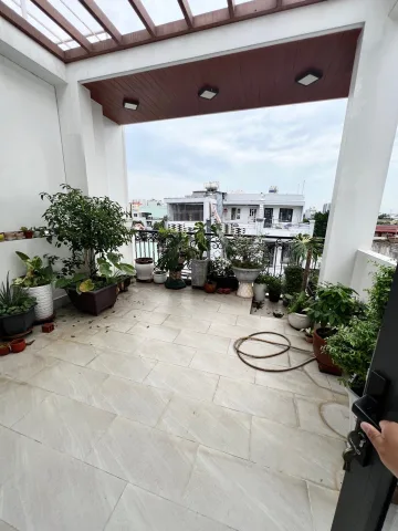 - Đường 10m, Vị trí đẹp, sát chung cư Lê Thành ,trường THPT Năng Khiếu, di chuyển 5 phút tới Siêu thị Aoen