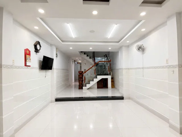 NGAY GÒ DẦU - GẦN AEON MALL - 4 TẦNG ĐẸP - HXH SÁT MT - 90M2, NGANG HƠN 4M, SỔ ĐẸP - HƠN 9T
