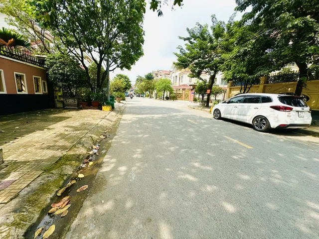 BÁN BIỆT THỰ KHANG ĐIỀN, PHƯỚC LONG B, QUẬN 9 - DT 178M2 - 3 TẦNG - NGANG 8M GẦN ĐỖ XUÂN HỢP - GIÁ 24.5 TỶ
