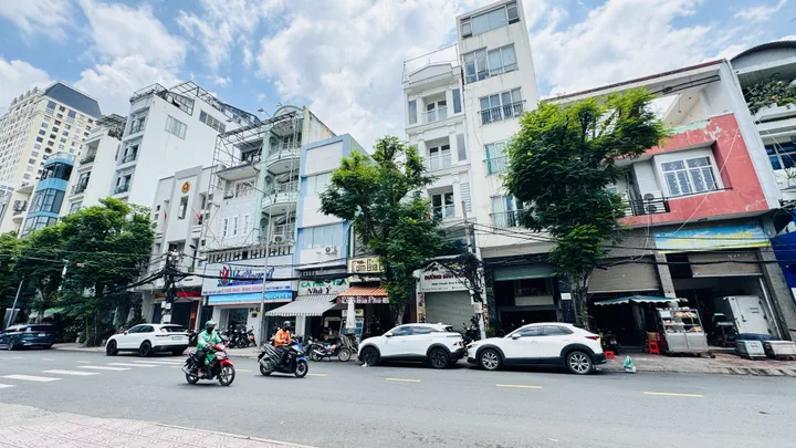 BÁN NHÀ 5 TẦNG MẶT TIỀN LÊ QUỐC HƯNG QUẬN 4
