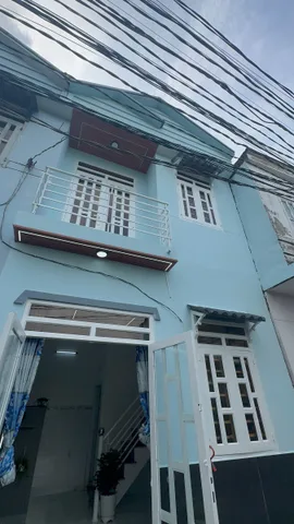 Nhà đẹp giá rẻ từ đường lớn đi vô 200m 390tr còn tl nhẹ, đất thổ không tranh chấp