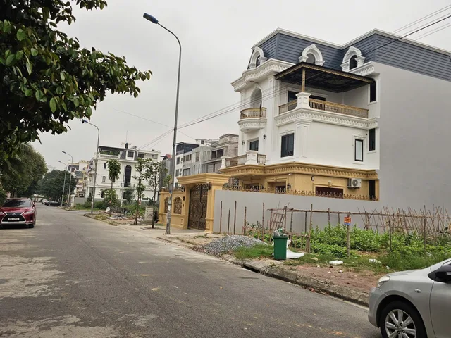 Bán đất KĐT đại dương dãy VM làn 2 hồ điều hoà. Diện tích 234.6m mặt tiền 10.2m hướng tây nam. Phường võ cường tỉnh bắc ninh