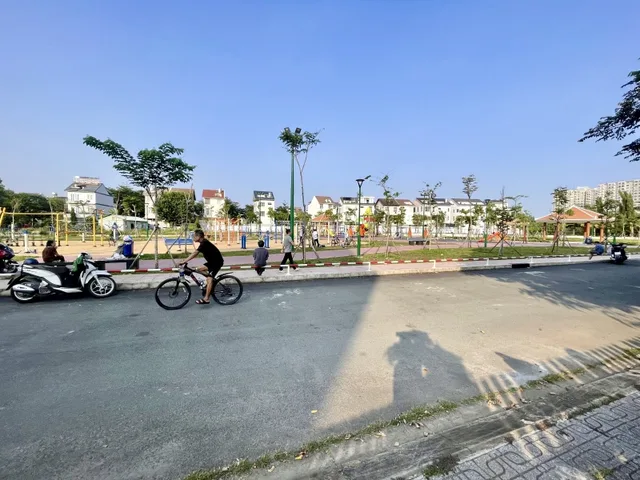 BÁN ĐẤT 2 MẶT TIỀN - VIEW CÔNG VIÊN - KDC GIA HOÀ, QUẬN 9 - DT 200M2 - GIÁ 23 TỶ