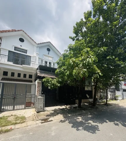 BÁN 3 TẦNG KDC NAM LONG SÁT ĐỖ XUÂN HỢP VÀ GLOBAL CITY - DT 136M2 - NGANG 8M - GIÁ 22.5 TỶ
