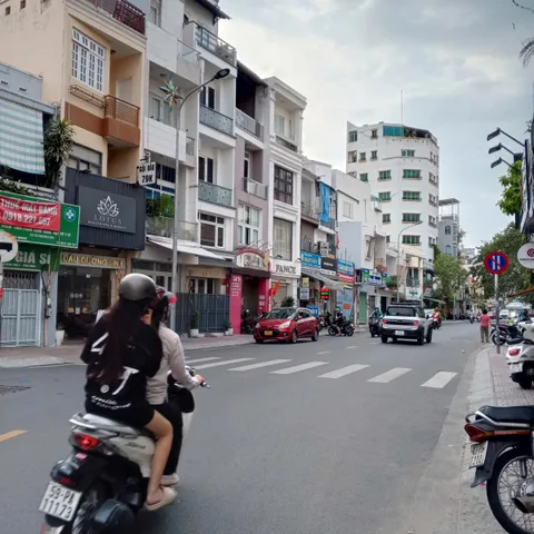 Mặt Tiền Hùynh Văn Bánh, Lê Văn Sỹ Phú Nhuận, 4 tầng lung linh Kinh Doanh Đỉnh