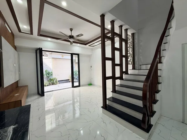 Bán Nhà Thạch Bàn - Cổ Linh - Lô Góc Rộng Thoáng, 33m2 ,5T chỉ 6,95 tỷ