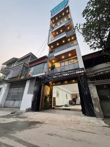 🚘Bán Nhà riêng 8 tầng thang máy, gara để ô tô rộng , mới xây , thang máy êm ru