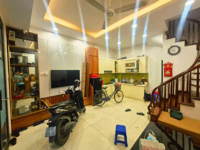 ✅ Bán Nhà Pháo Đài Láng, Gần ĐH Ngoại Thương, DT 35m2, 5 Tầng, MT 6m, Giá 9.x Tỷ