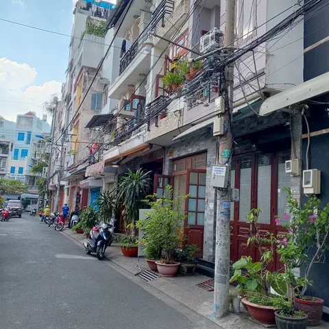 Bán nhà 2 Mặt Tiền Nguyễn Giản Thanh, Trường Sơn, Cư xá Bắc Hải Q.10 - DT: 62m2x 4 tầng
