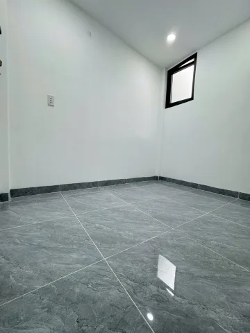 - Vị trí hẻm an ninh yên tĩnh, gần ngã tư 4 xã, giáp Tân Phú, tiện ích xung quanh ko thiếu thứ gi.