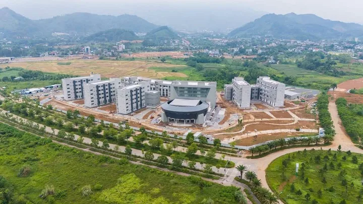 LÔ GÓC 316M2 ( 3 TỶ ) GẦN TRƯỜNG GẦN CHỢ GẦN UB XÃ YÊN XUÂN