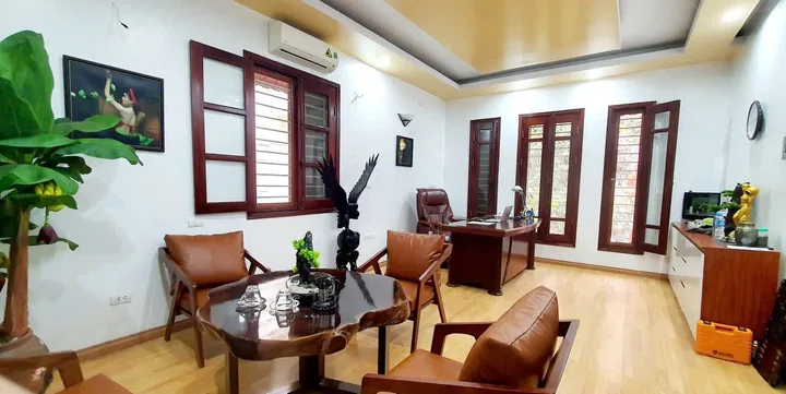 Cho thuê BT ĐƠN LẬP SÂN VƯỜN Trung Yên, Cầu Giấy 200M x 4 tầng giá 80 triệu
