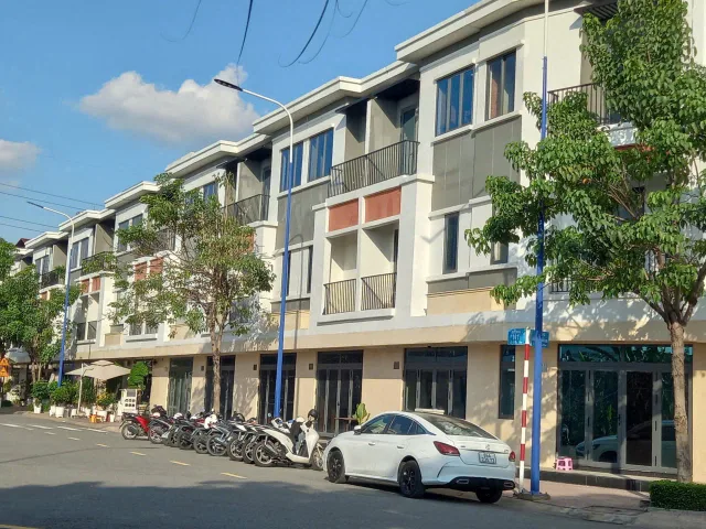 Bán Nhà  Phố Liền Kề 160m2 - 3,2 tỷ - Bình Chuẩn - Thuận An