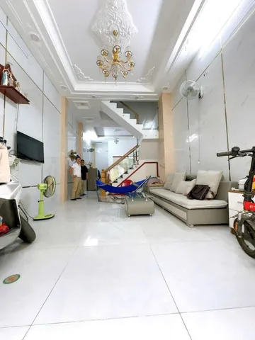 BÁN NHÀ LIỀN KỀ MẶT TIỀN ĐƯỜNG , BÁN TẶNG LUÔN NỘI THẤT MỚI. GẤP LẮM RỒI MỚI BÁN GIÁ NÀY, MUA NGAY BÁN LẸ TRONG THÁNG 6.