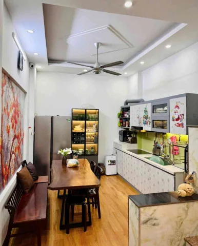 Bán nhà Kim Giang – Giá 10.6 tỷ – DT 50m² x 5 tầng – Lô góc giếng trời, Ngõ nông ô tô lùi cửa, Sổ đỏ vuông