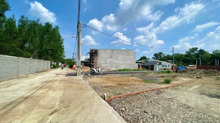 Bán Đất Mặt Tiền Đường thông thoáng, 1sec HL15 vào chỉ 100m. Kinh Doanh Nhỏ Lẻ Đa Ngành Nghề chỉ 300 Triệu Sở Hữu