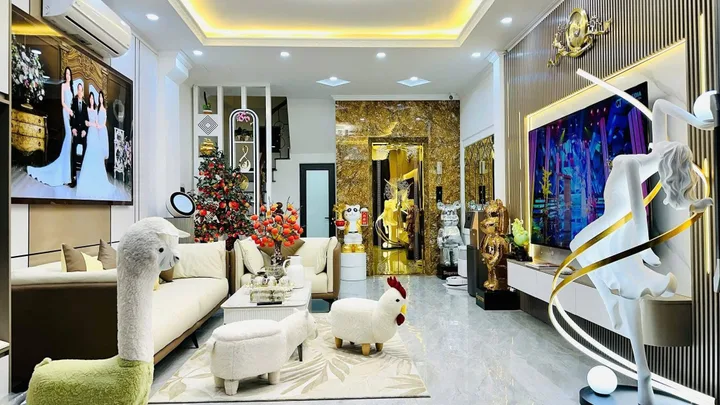 Bán nhà Giải phóng, Hoàng Mai, view hồ Linh Đàm, 6 tầng thang máy, 47m2, 8.9 tỷ.