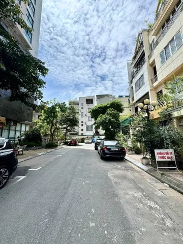 Bán NHÀ LIỀN KỀ ĐƯỜNG NGUYỄN TRÃI. 95M2 - 5 TẦNG. THANG MÁY. GARA Ô TÔ.
