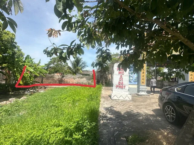 Bán Cần bán đất tại quỳnh khê quỳnh phụ thái bình cũ nay thuộc tỉnh hưng yên diện tích 298.7m  trong đó có 200 thổ cư còn lại là cây lâu năm lô góc 3 mặt tiền oto vào tận đất  chia 3 lô giáp chùa của làng > chi tiên ib em 0976660810