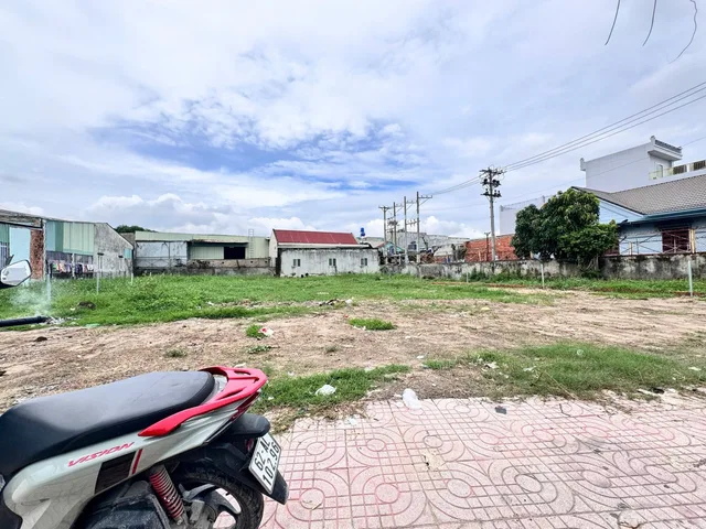 Bán Đất 180m² thổ cư 180m² giá 3.1 tỷ tại Xã Đức Hòa Hạ Huyện Đức Hòa Long An