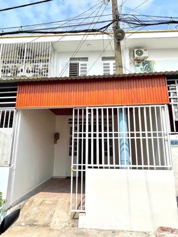 Cần số tiền lớn nên cô tư gửi bán lại căn nhà cô đang ở, tại đường Nguyễn Văn Bứa Hóc Môn