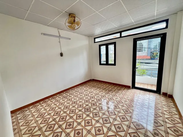 Nhà 2 tầng liền kề Phú Mỹ Hưng; hẻm 1 sẹc thẳng trục; cách mặt tiền 90m