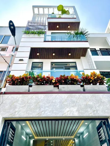 Chủ kẹt vốn bán gấp nhà 4 tỷ 250tr/81 m2 tại Lý Chính Thắng, Q3.SHR,sang tên ngay.Có NH hỗ trợ vay
