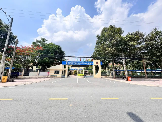 Bán Đất Thị Trấn Đức Hoà 
- DT: 5x53 full thổ cư 
Giá 1ty450
. 1 sẹt nguyên văn dương, vị trí quá đẹp ngon, gần trường học.
