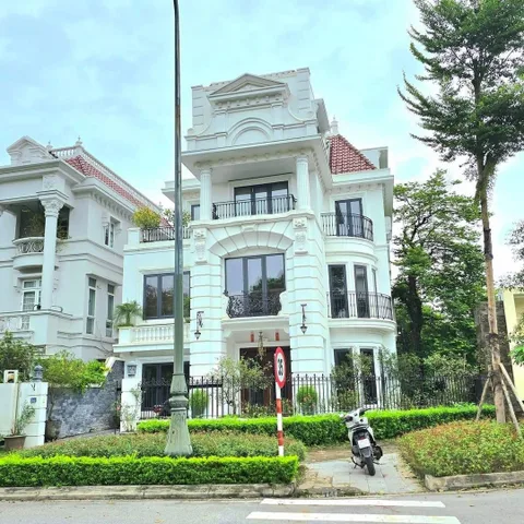 🏡 BIỆT THỰ CIPUTRA TÂY HỒ – 305m² ĐẤT, 335m² XÂY DỰNG, 4 TẦNG, LÔ GÓC 2 MẶT TIỀN, THANG MÁY, NỘI THẤT CAO CẤP – GIÁ 137 TỶ