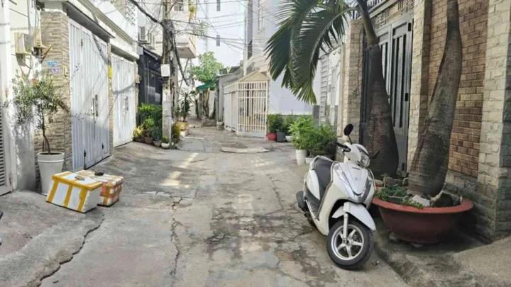 HẺM XE HƠI VF3 - GẦN CHỢ BÀ CHIỂU - 3 TẦNG BTCT - DTSD 75M2 - 3PN - SỔ VUÔNG - NHỈNH 5 TỶ